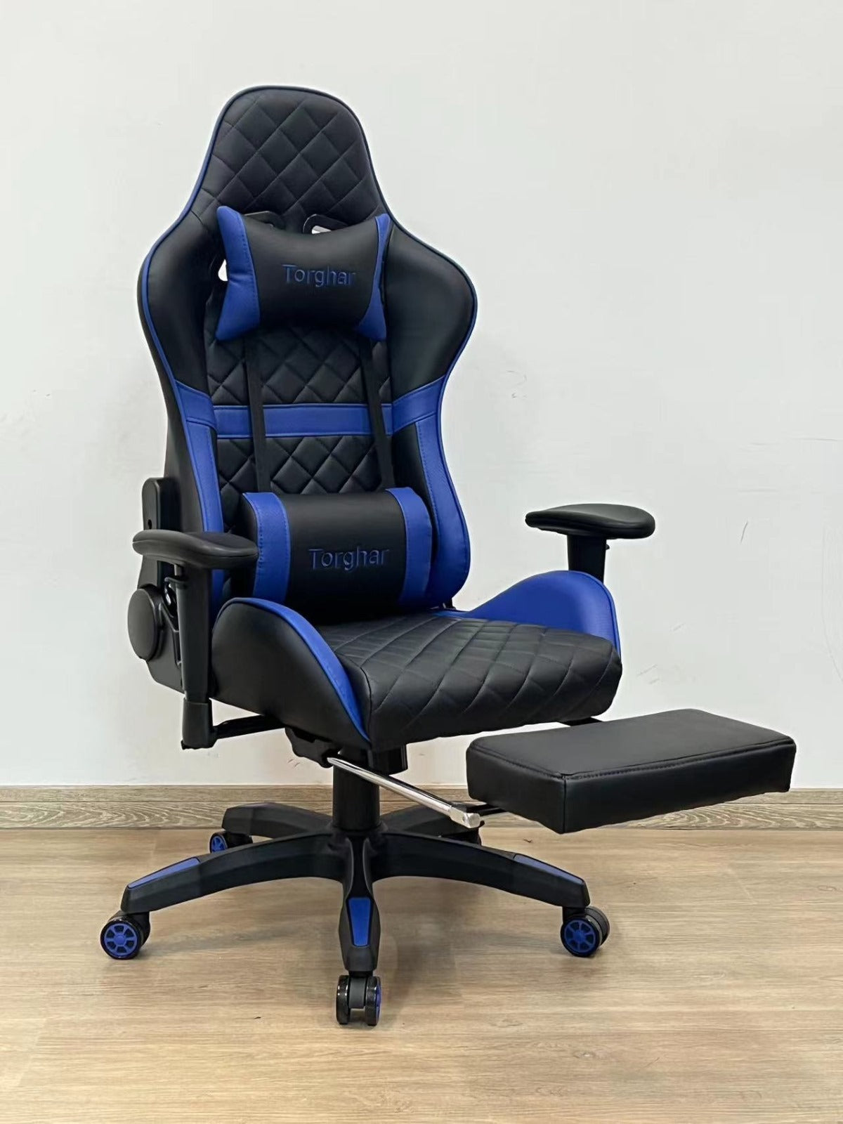 Torghar Gaming Chair – 180° Reclining Computer Swivel Seat