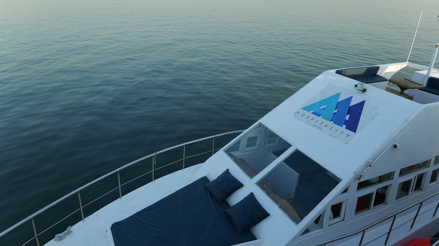 Luxury Twin-Engine Yacht