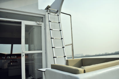 Luxury Twin-Engine Yacht