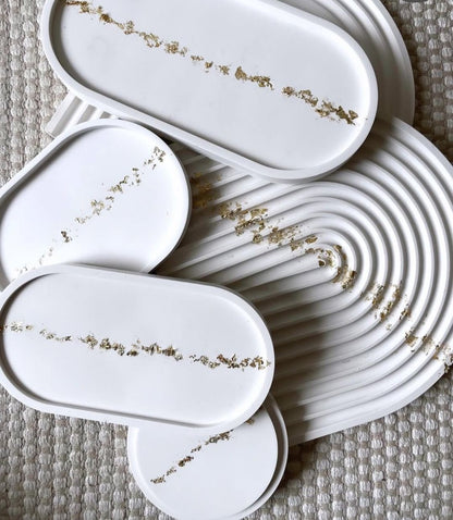 Elegant Gold Leaf Oval Tray – Luxury Home Décor